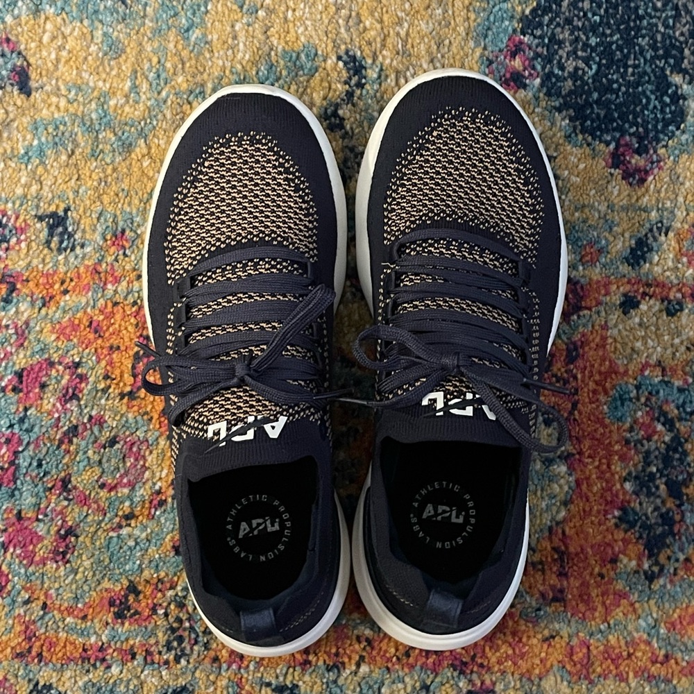 APL Techloom Breeze running shoes
